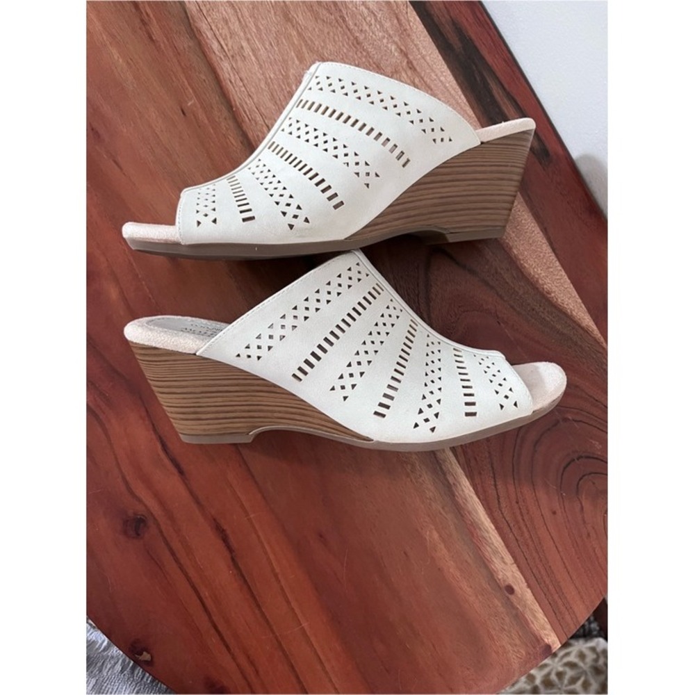 Croft & Barrow Ivory Laser Cut Wedge Sandals Ortholite Eco Slides Womens 7.5 M - Picture 4 of 7